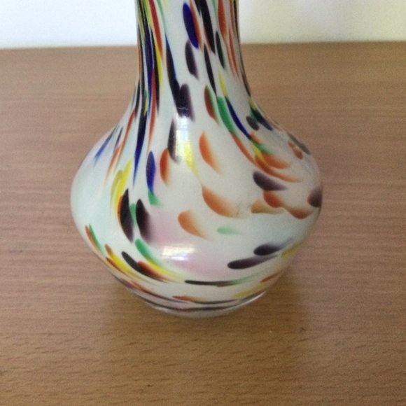 Beautiful art glass vase colorful swirl  5 3/4" tall - Picture 4 of 7